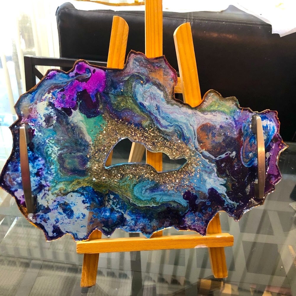 Geode tray with handles